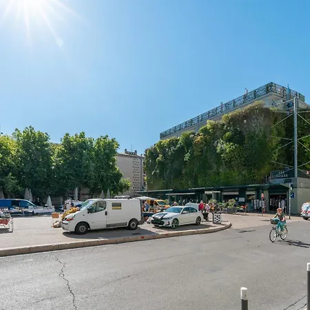 En Plein Centre D'avignon *